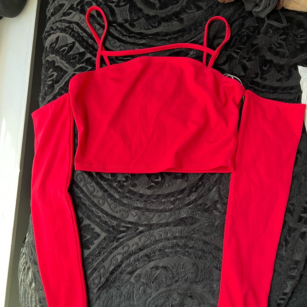 Red crop with sleeves